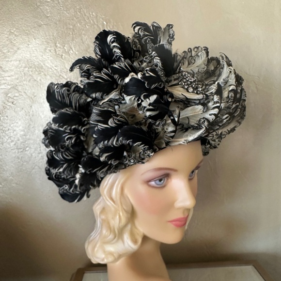 MASTERPIECE JACK MCCONNELL IVORY/BLACK CURLY FEATHER HAT + RHINESTONE BROOCH main image 9